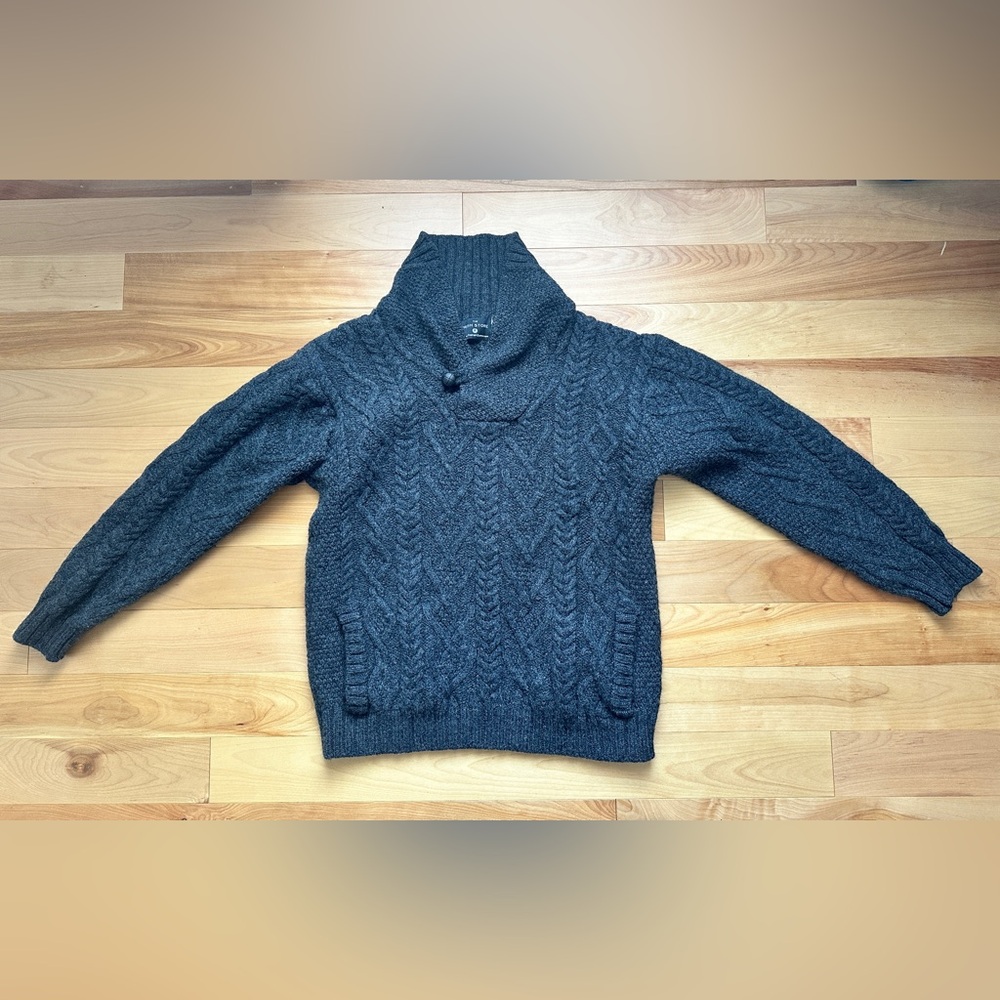 Beautiful Men’s Medium Irish Cable Knit Pocketed Sweater